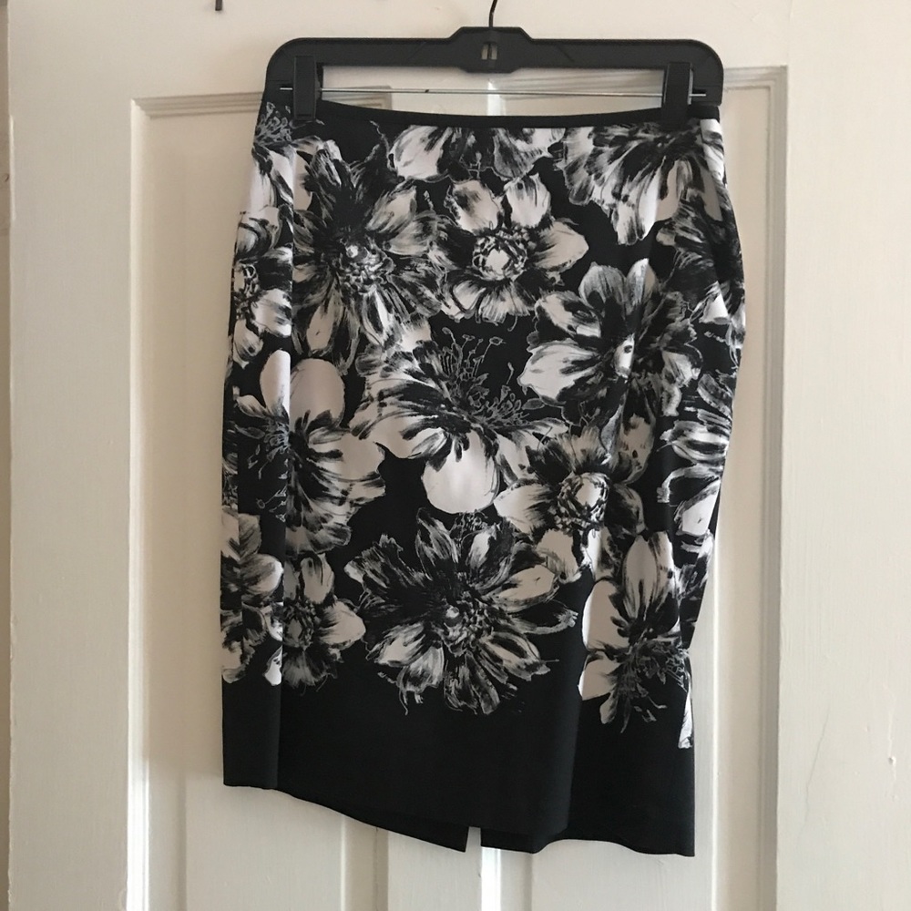 Cute Ann Taylor Black and White Floral Skirt